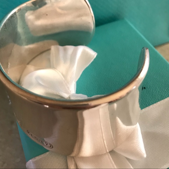 Tiffany&co extra wide opening Sterling Silver cuff bracelet. - Picture 5 of 6